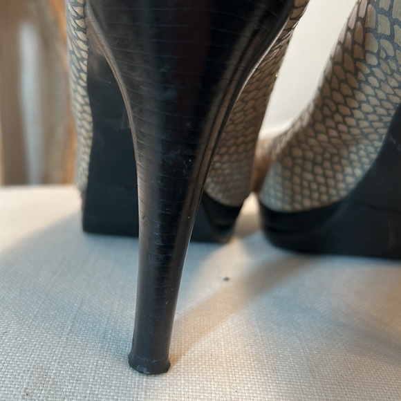 Moda Spana Tan/Grey Black Snake Print Peep Toe High Heel Platform Pumps. Size 10 - Picture 5 of 11